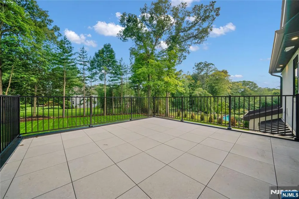 19 Dearborn Drive Old Tappan, NJ 07675