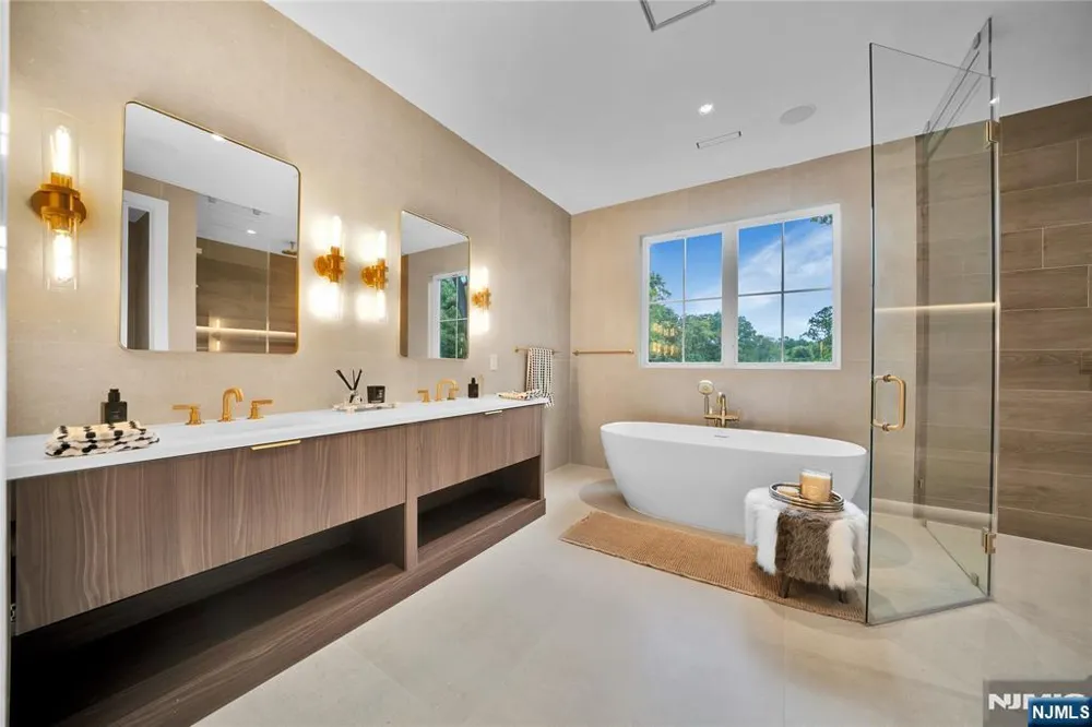 19 Dearborn Drive Old Tappan, NJ 07675