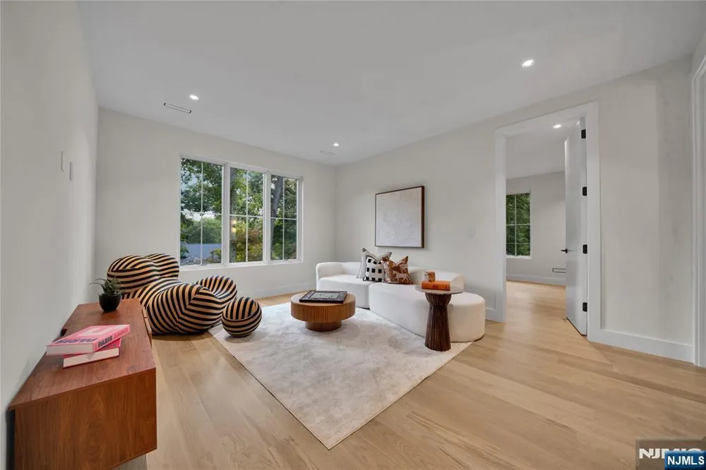 19 Dearborn Drive Old Tappan, NJ 07675