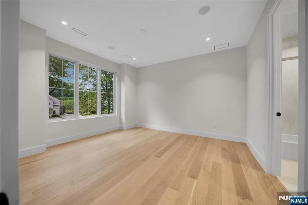 19 Dearborn Drive Old Tappan, NJ 07675