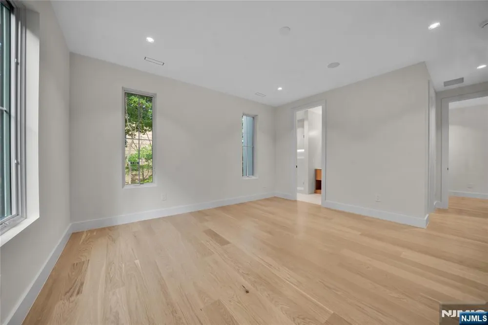 19 Dearborn Drive Old Tappan, NJ 07675
