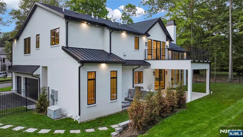 19 Dearborn Drive Old Tappan, NJ 07675