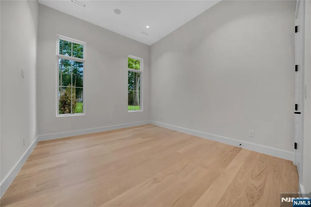 19 Dearborn Drive Old Tappan, NJ 07675