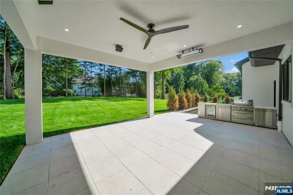 19 Dearborn Drive Old Tappan, NJ 07675