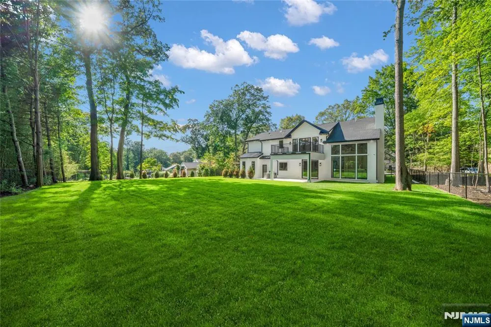 19 Dearborn Drive Old Tappan, NJ 07675