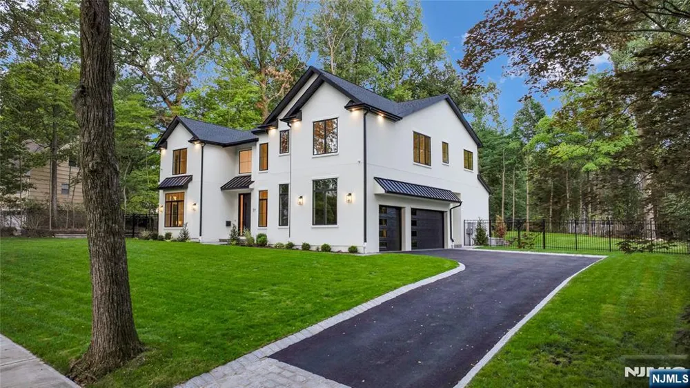 19 Dearborn Drive Old Tappan, NJ 07675