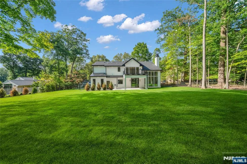 19 Dearborn Drive Old Tappan, NJ 07675