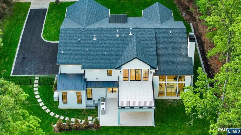 19 Dearborn Drive Old Tappan, NJ 07675