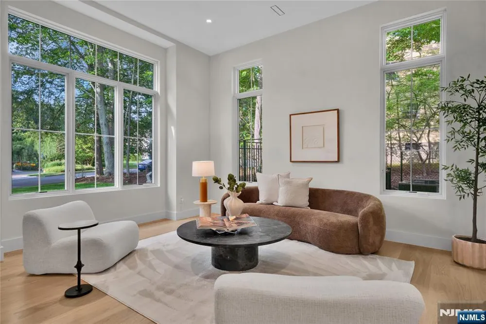 19 Dearborn Drive Old Tappan, NJ 07675
