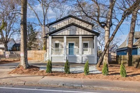 1986 Memorial Drive SE
