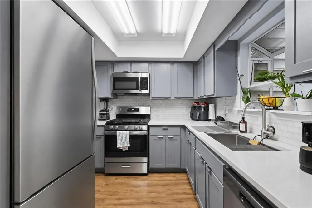 655 Anderson Walk Marietta, GA 30062