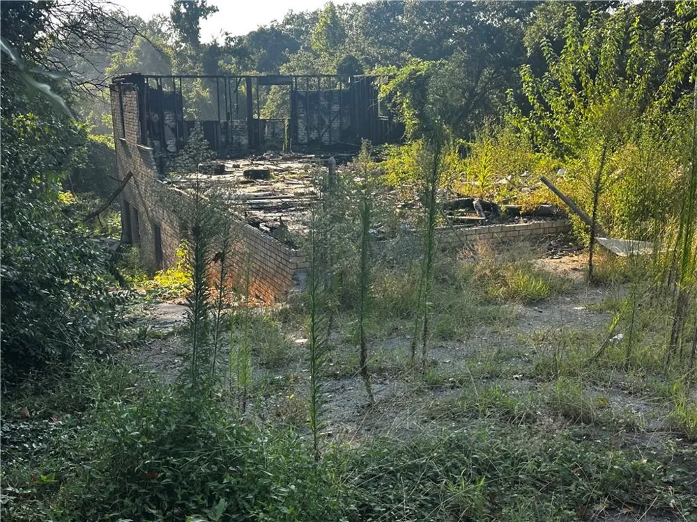2811 Palm Drive East Point, GA 30344