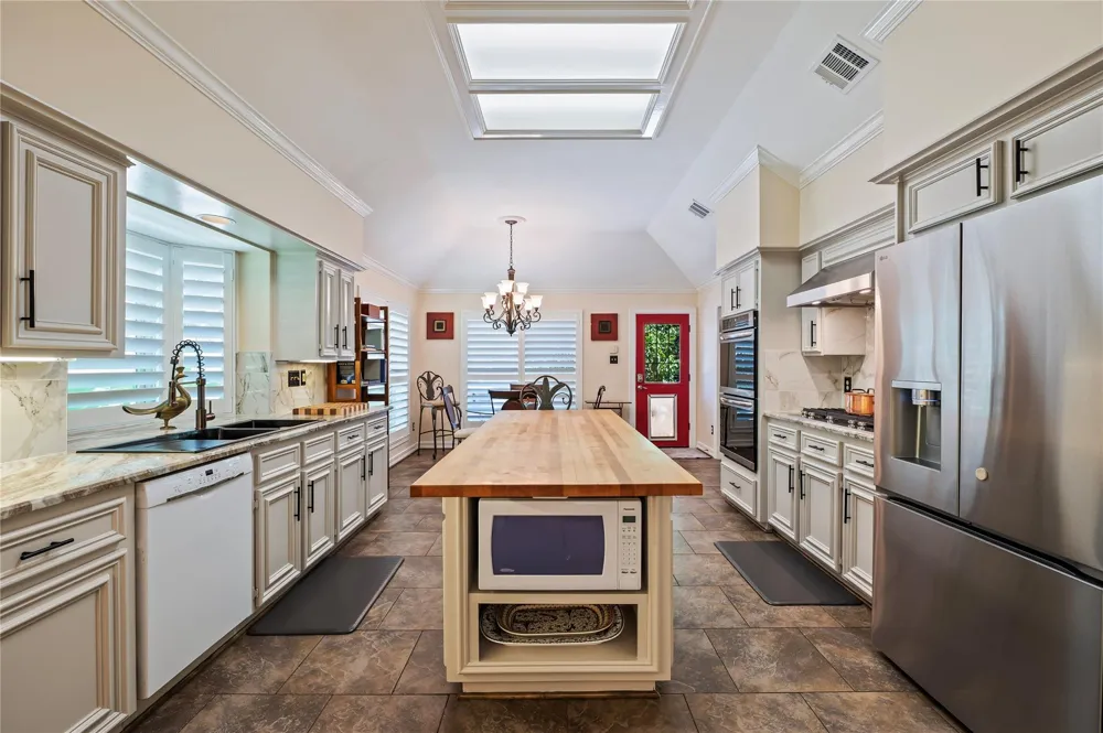 2025 Sandy Coast Circle League City, TX 77573
