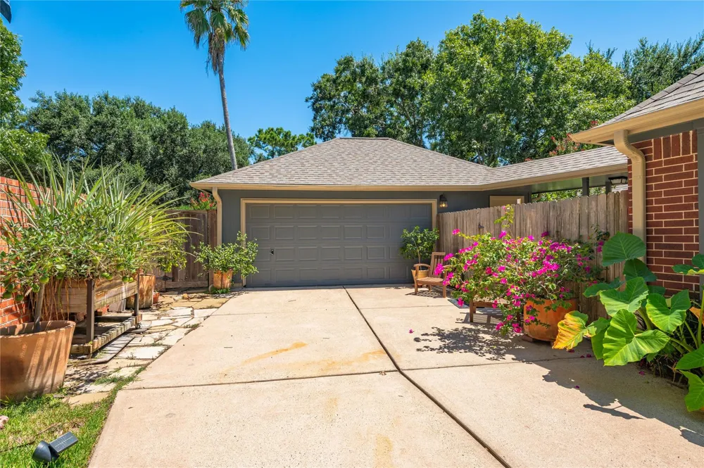 2025 Sandy Coast Circle League City, TX 77573