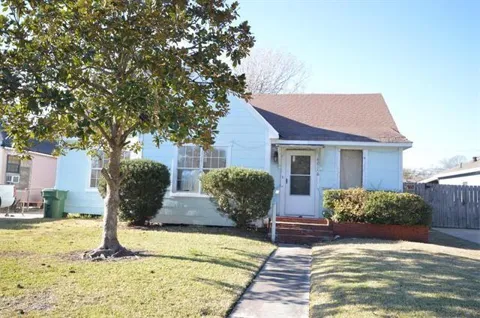 4015 Lakeshore Drive