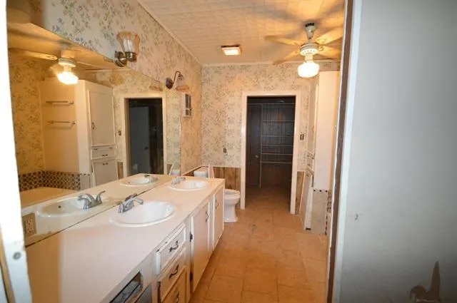 4015 Lakeshore Drive Port Arthur, TX 77642