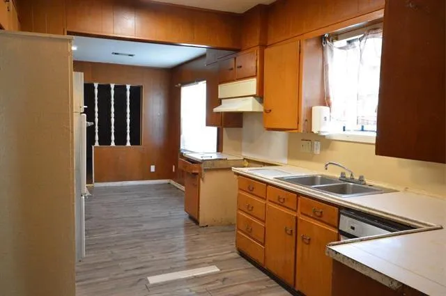 4015 Lakeshore Drive Port Arthur, TX 77642