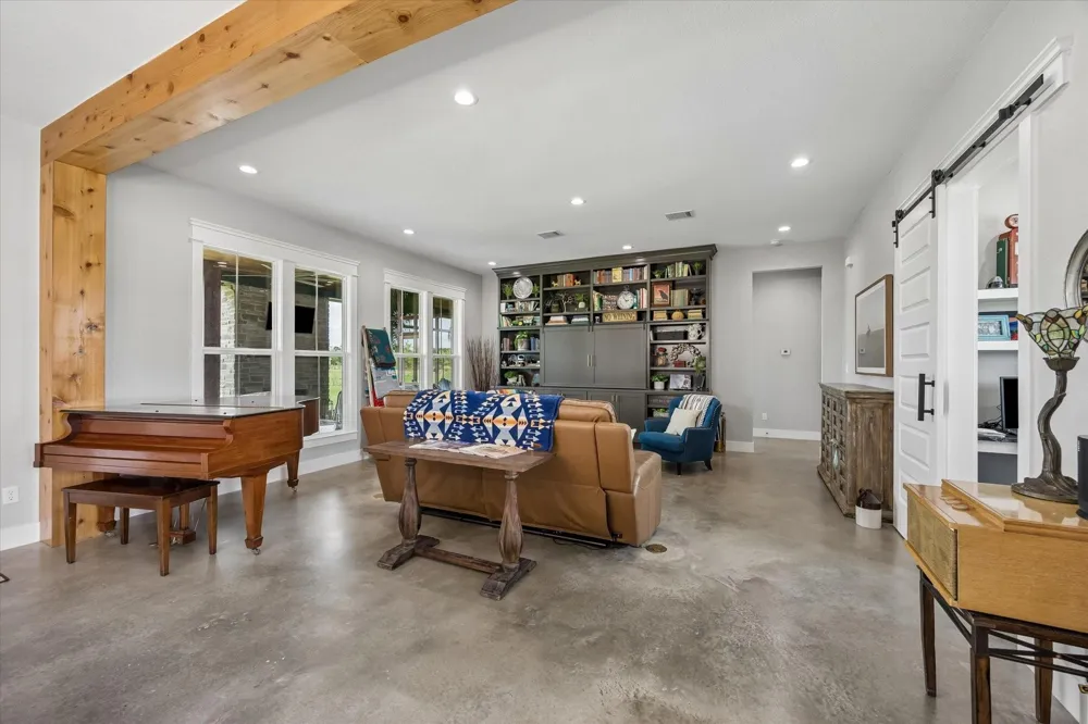 2610 County Road 163 Alvin, TX 77511