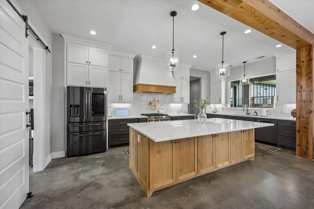 2610 County Road 163 Alvin, TX 77511