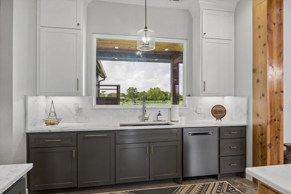 2610 County Road 163 Alvin, TX 77511