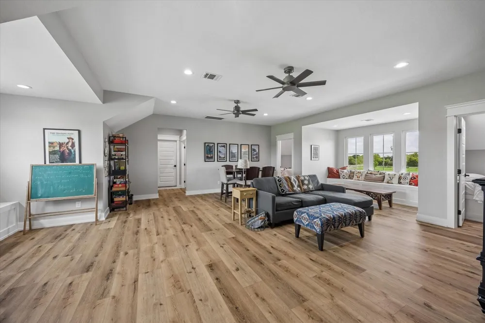 2610 County Road 163 Alvin, TX 77511