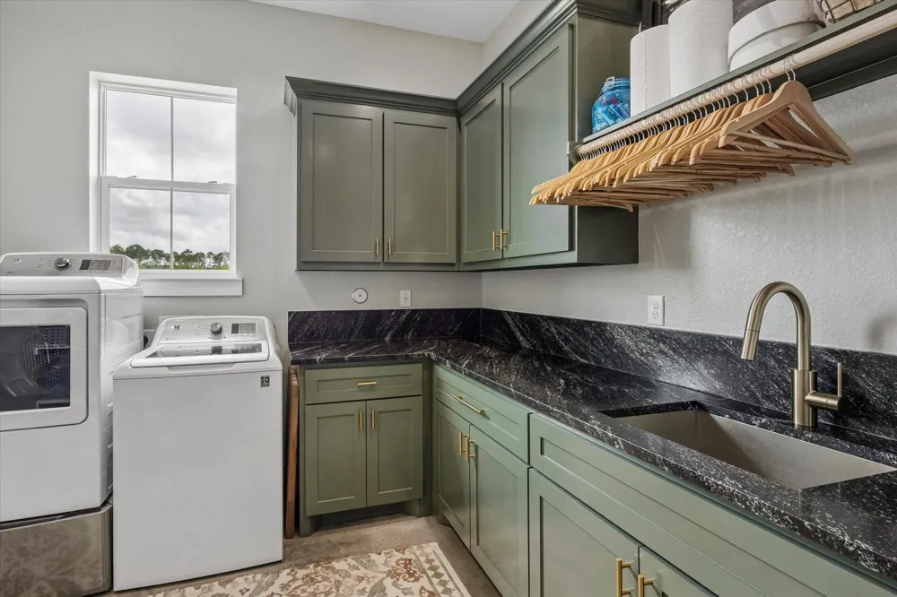 2610 County Road 163 Alvin, TX 77511