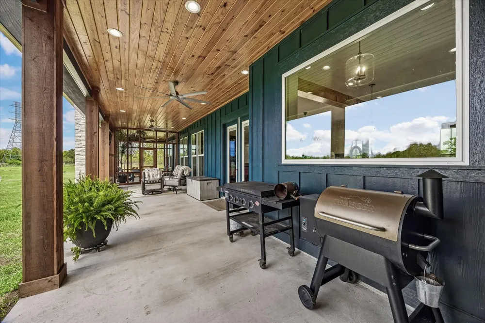 2610 County Road 163 Alvin, TX 77511