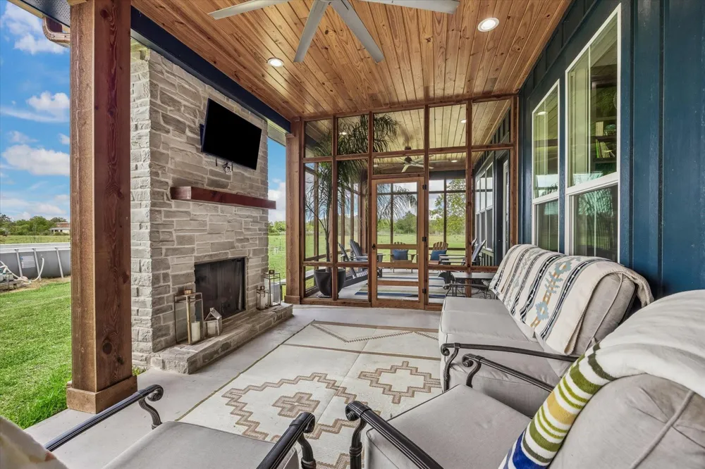 2610 County Road 163 Alvin, TX 77511