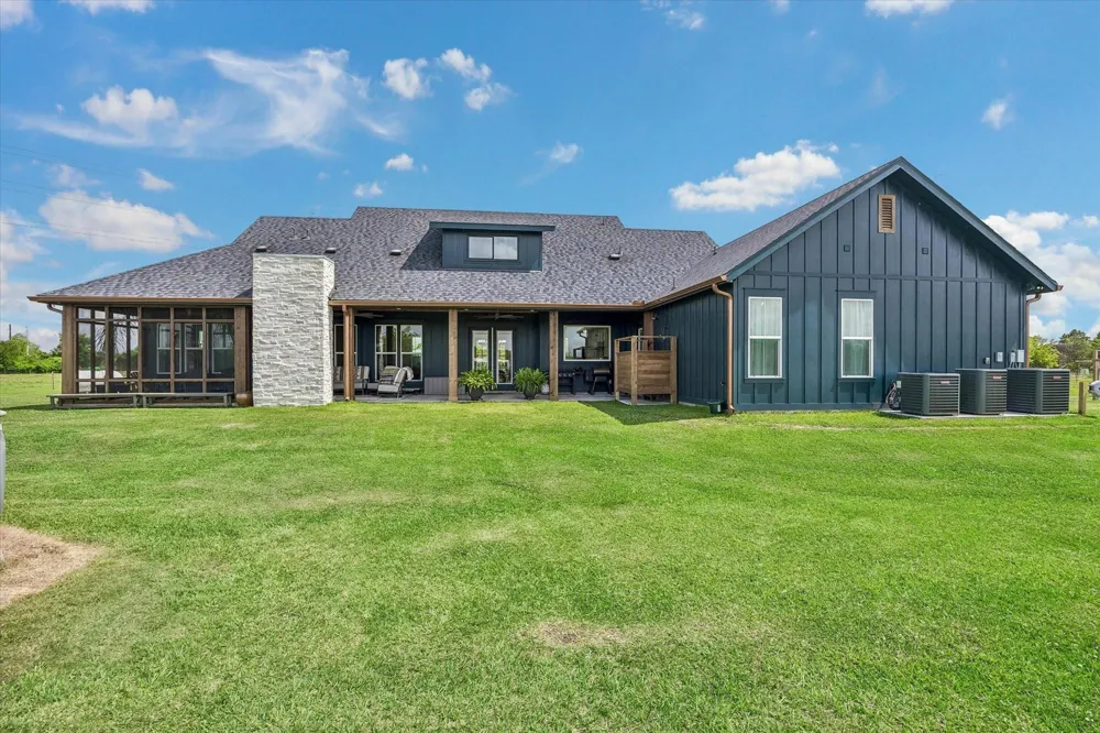 2610 County Road 163 Alvin, TX 77511