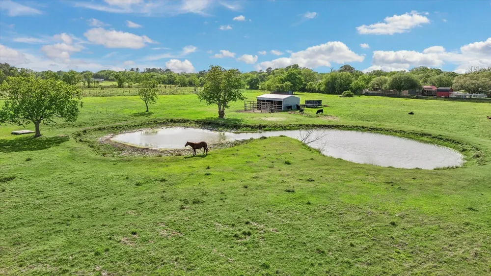 2610 County Road 163 Alvin, TX 77511