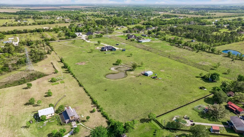 2610 County Road 163 Alvin, TX 77511