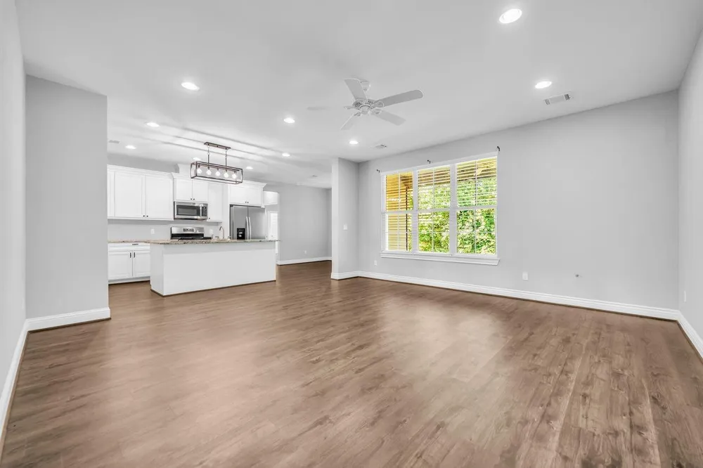1 Hanover Lane Panorama Village, TX 77304