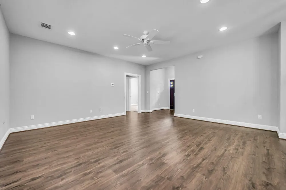 1 Hanover Lane Panorama Village, TX 77304