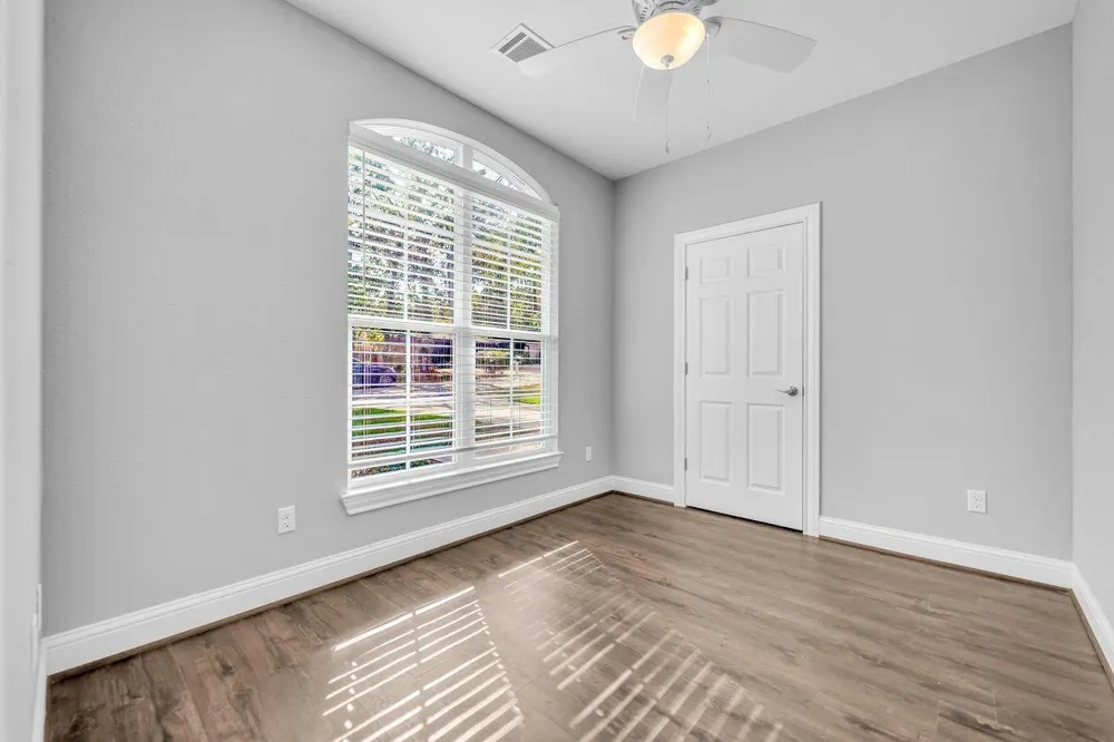 1 Hanover Lane Panorama Village, TX 77304