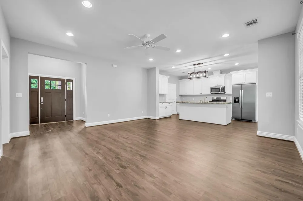 1 Hanover Lane Panorama Village, TX 77304