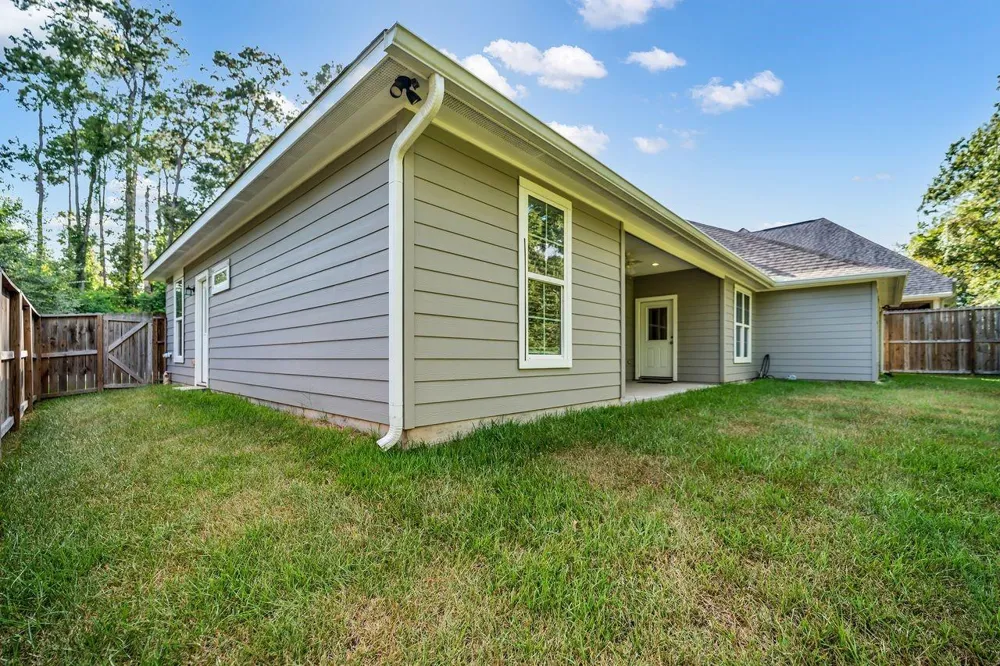 1 Hanover Lane Panorama Village, TX 77304