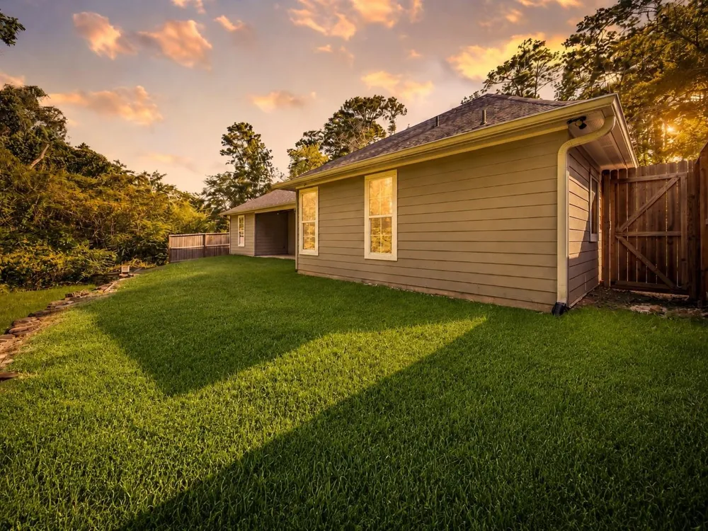 1 Hanover Lane Panorama Village, TX 77304