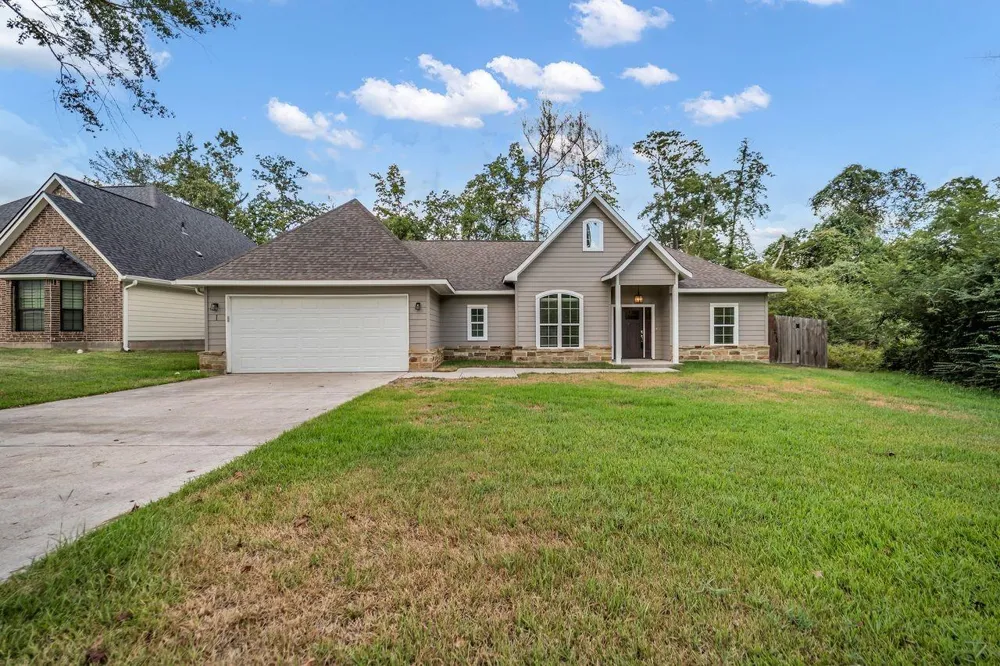 1 Hanover Lane Panorama Village, TX 77304