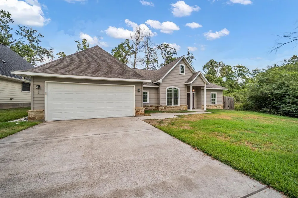 1 Hanover Lane Panorama Village, TX 77304