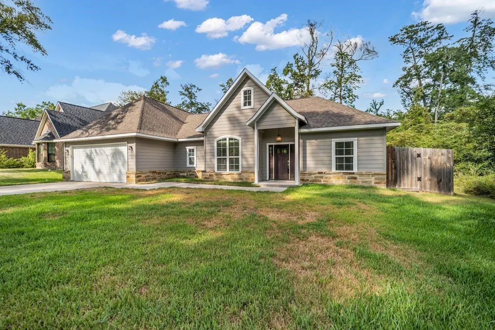 1 Hanover Lane Panorama Village, TX 77304