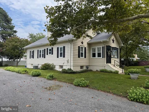 16 NORMAN AVENUE