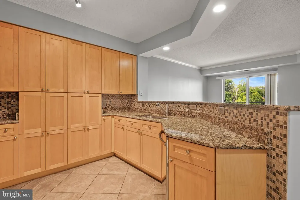 3101 HAMPTON DRIVE #606 Alexandria, VA 22302