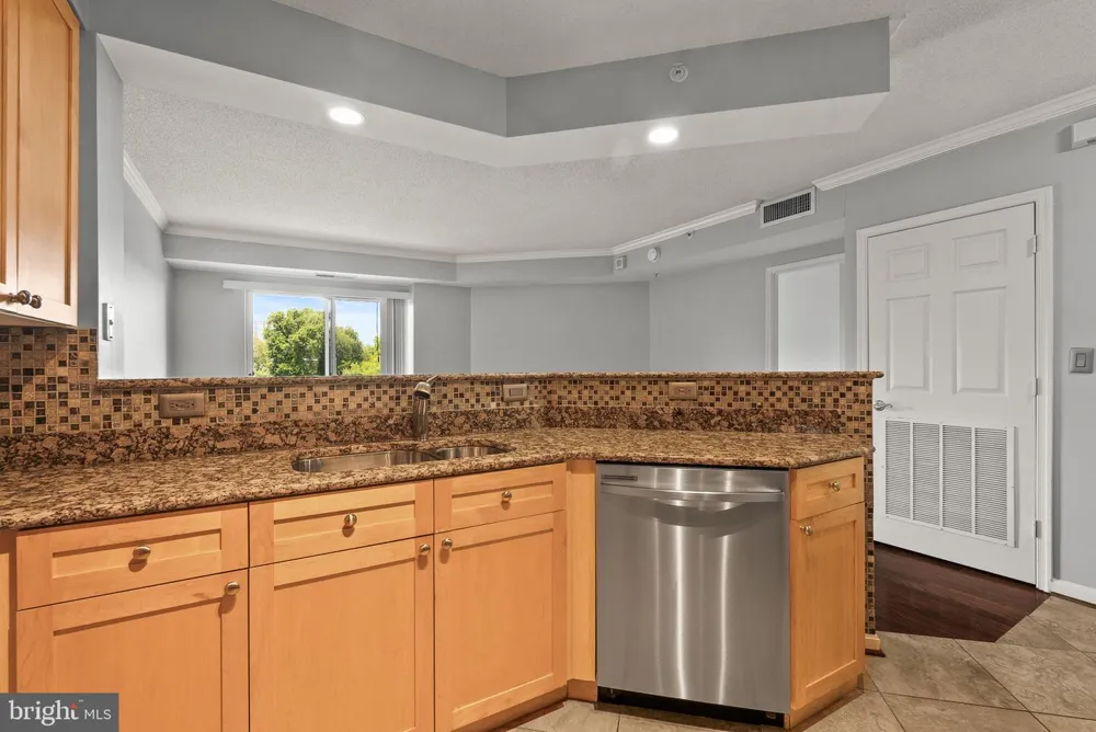 3101 HAMPTON DRIVE #606 Alexandria, VA 22302