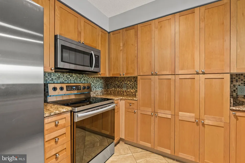 3101 HAMPTON DRIVE #606 Alexandria, VA 22302