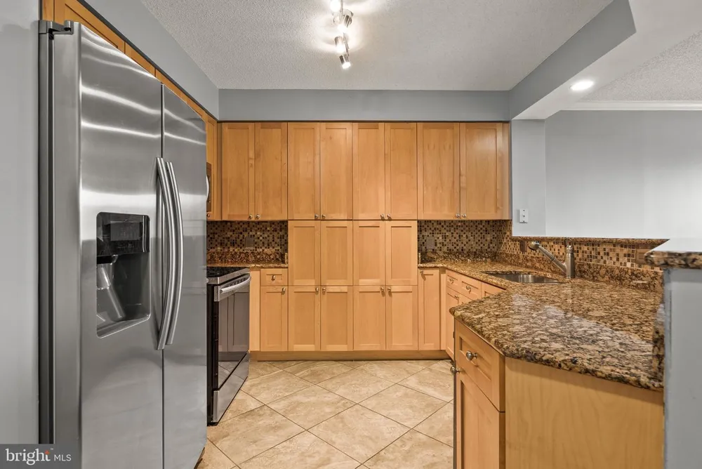 3101 HAMPTON DRIVE #606 Alexandria, VA 22302