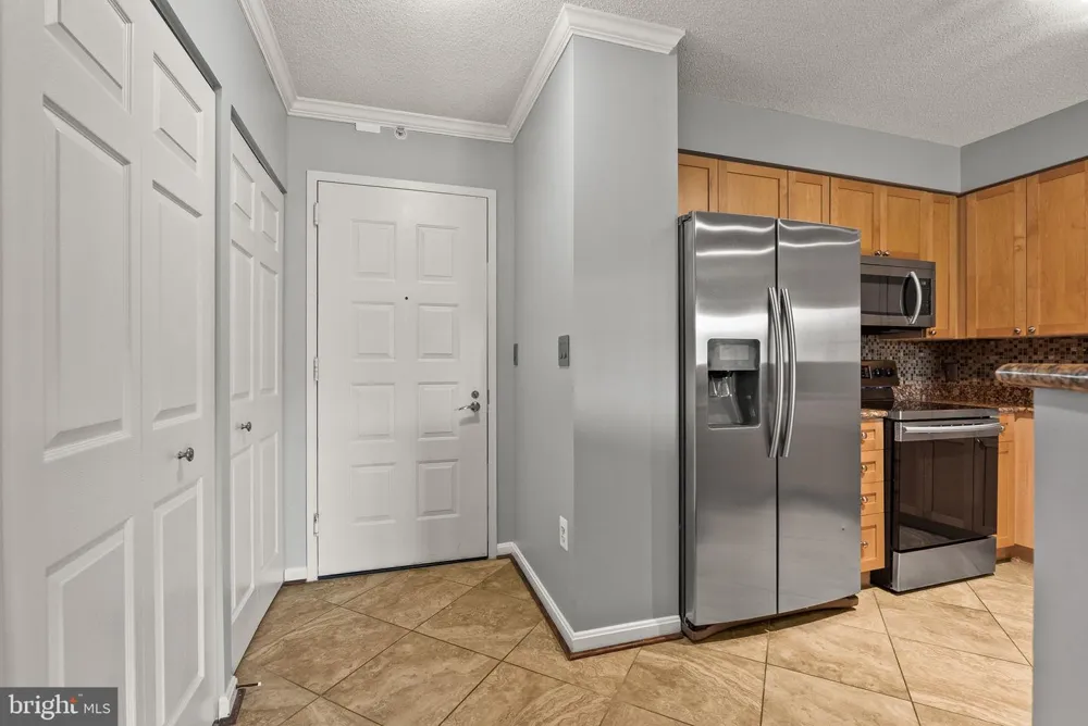 3101 HAMPTON DRIVE #606 Alexandria, VA 22302