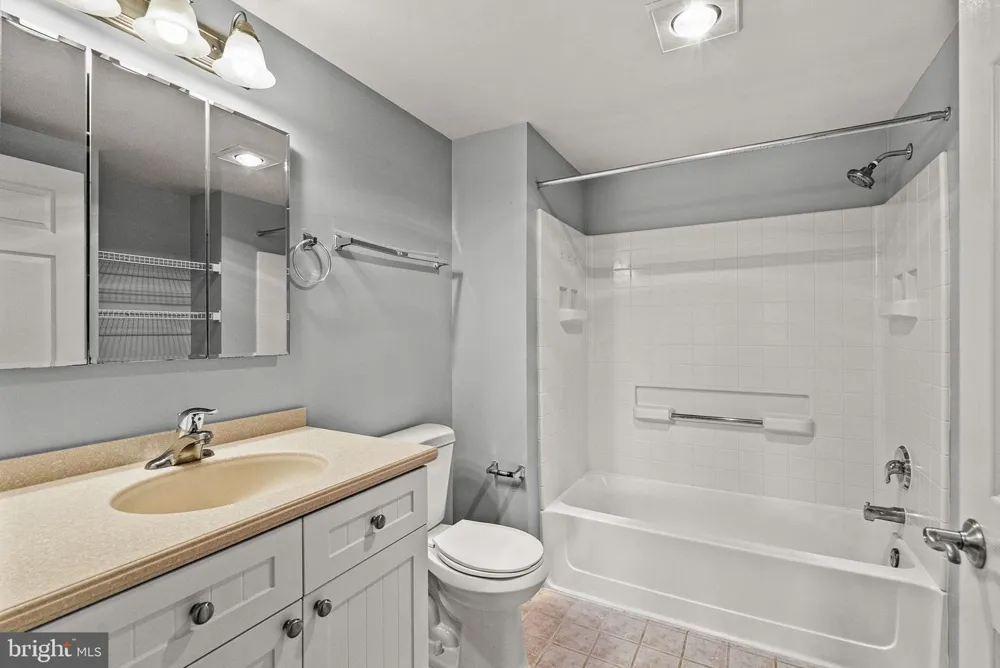 3101 HAMPTON DRIVE #606 Alexandria, VA 22302