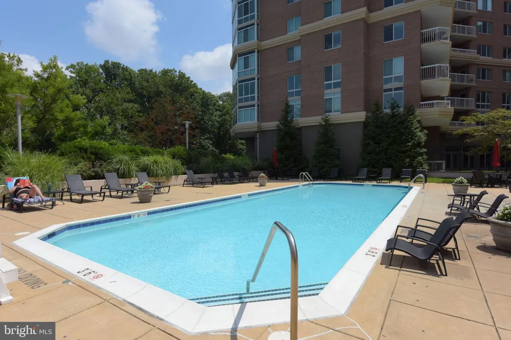3101 HAMPTON DRIVE #606 Alexandria, VA 22302