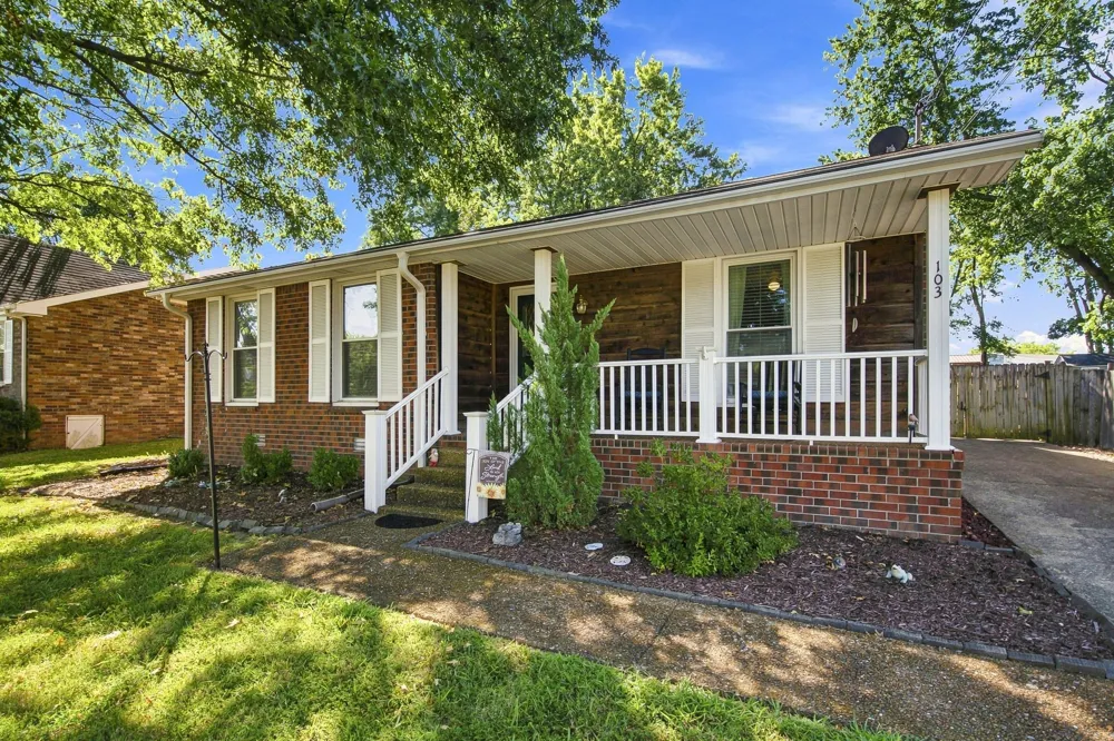 103 Glen Oak Ct W Hendersonville, TN 37075