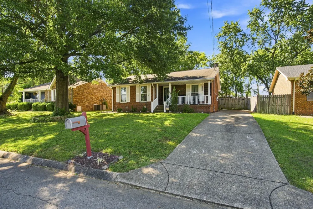 103 Glen Oak Ct W Hendersonville, TN 37075